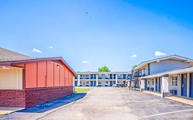 Deluxe Inn & Suites By Oyo Miami Ok